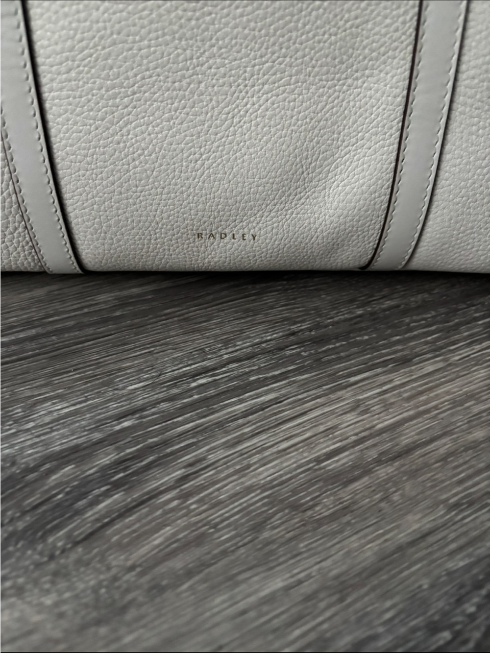 ⚜️RADLEY LONDON Ivory Pebbled Leather Shoulder Tote - NWT - Picture 3 of 4